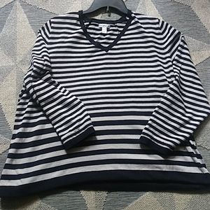 Croft & Barrow v neck sweater